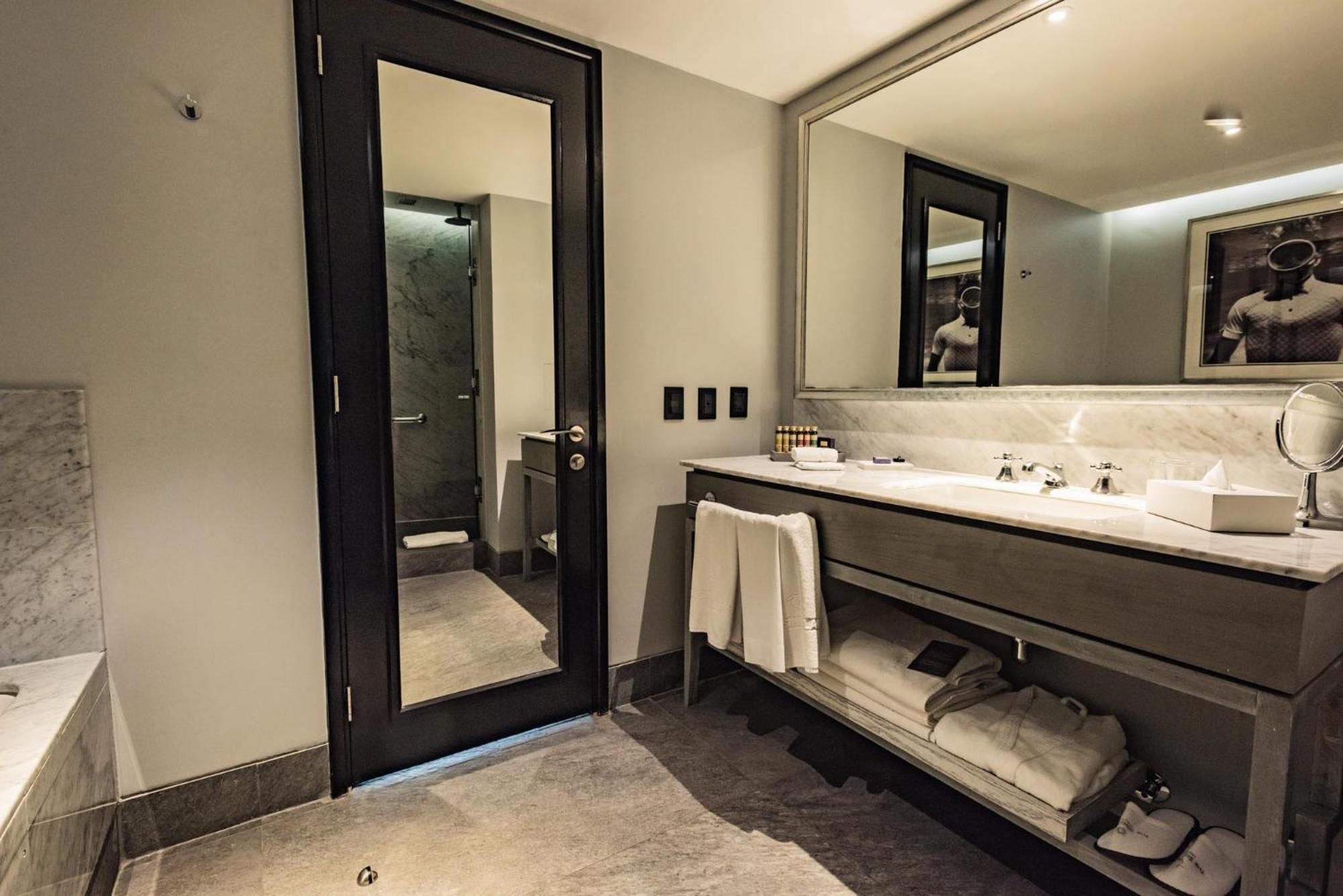 Standard Double Suite,1703572530:JPEG